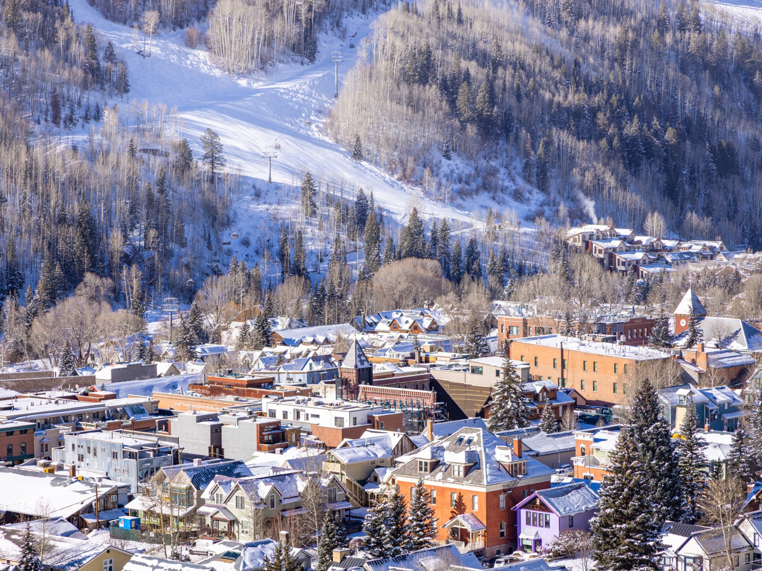 Telluride Peak Sheet | February 5–11: Sunshine Skiing, Apres Energy & a Full Cultural Lineup